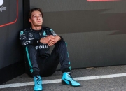 AYX官方直播-阿斯顿马丁完胜红牛车队，维斯塔潘统治全场