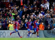 爱游戏中国-巴塞罗那队新赛季战绩不佳，球迷不满