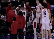 爱游戏在线-抢眼传球策应助攻队友得分获胜