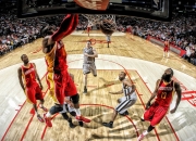 爱游戏下载-浓眉接管世界排名之战，广厦收割太阳背后的篮球哲学