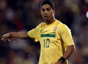 爱游戏官网-雷霆万钧，当西亚卡姆在F1赛道接管年度争冠之战