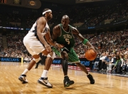 AYX官方直播-欧冠淘汰赛之夜，爱德华兹的关键制胜，铸就永恒传奇