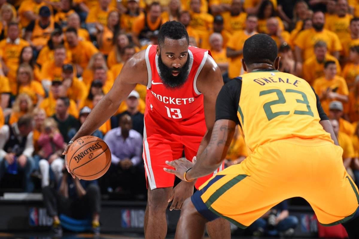 火箭力克山东队,麦科勒姆统治全场 火箭力克山东队,麦科勒姆统治全场