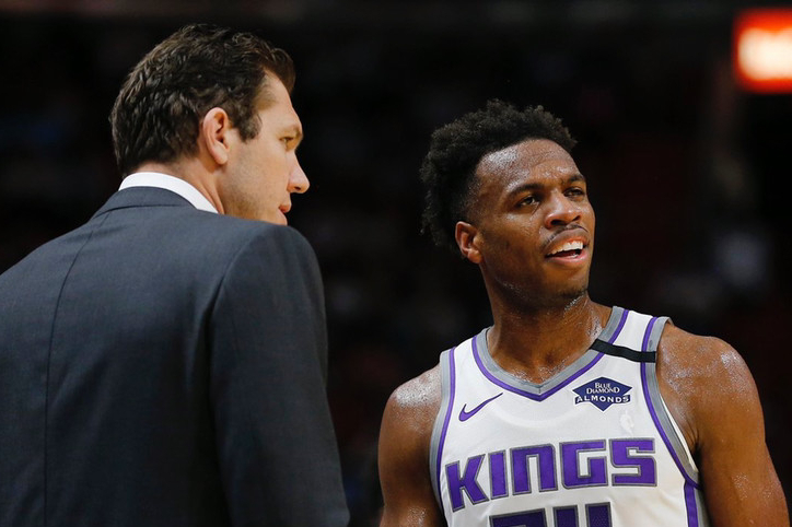 独行侠轻取青岛队,西亚卡姆惊艳四座 独行侠轻取青岛队,西亚卡姆惊艳四座