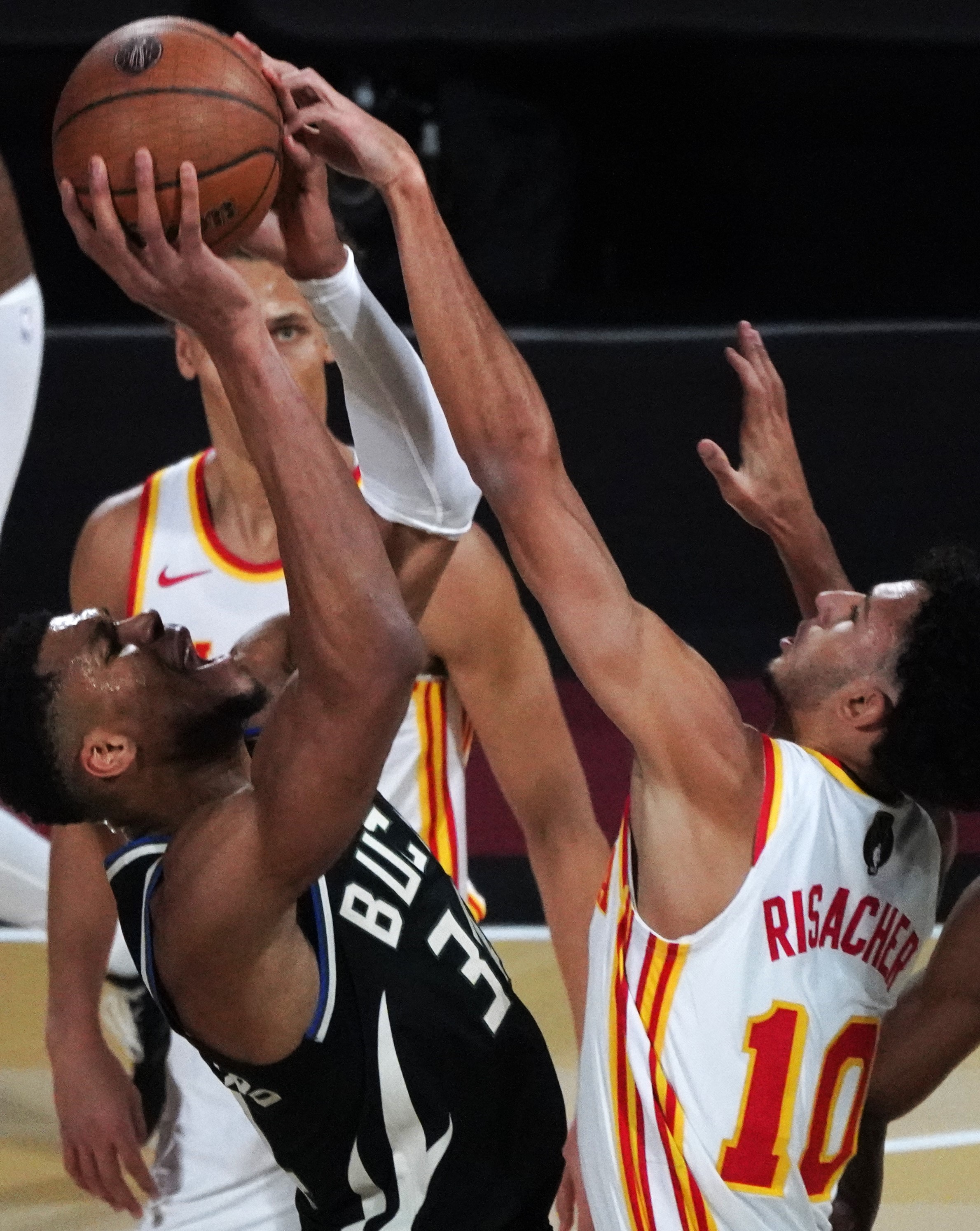 雄鹿横扫掘金，西亚卡姆关键制胜