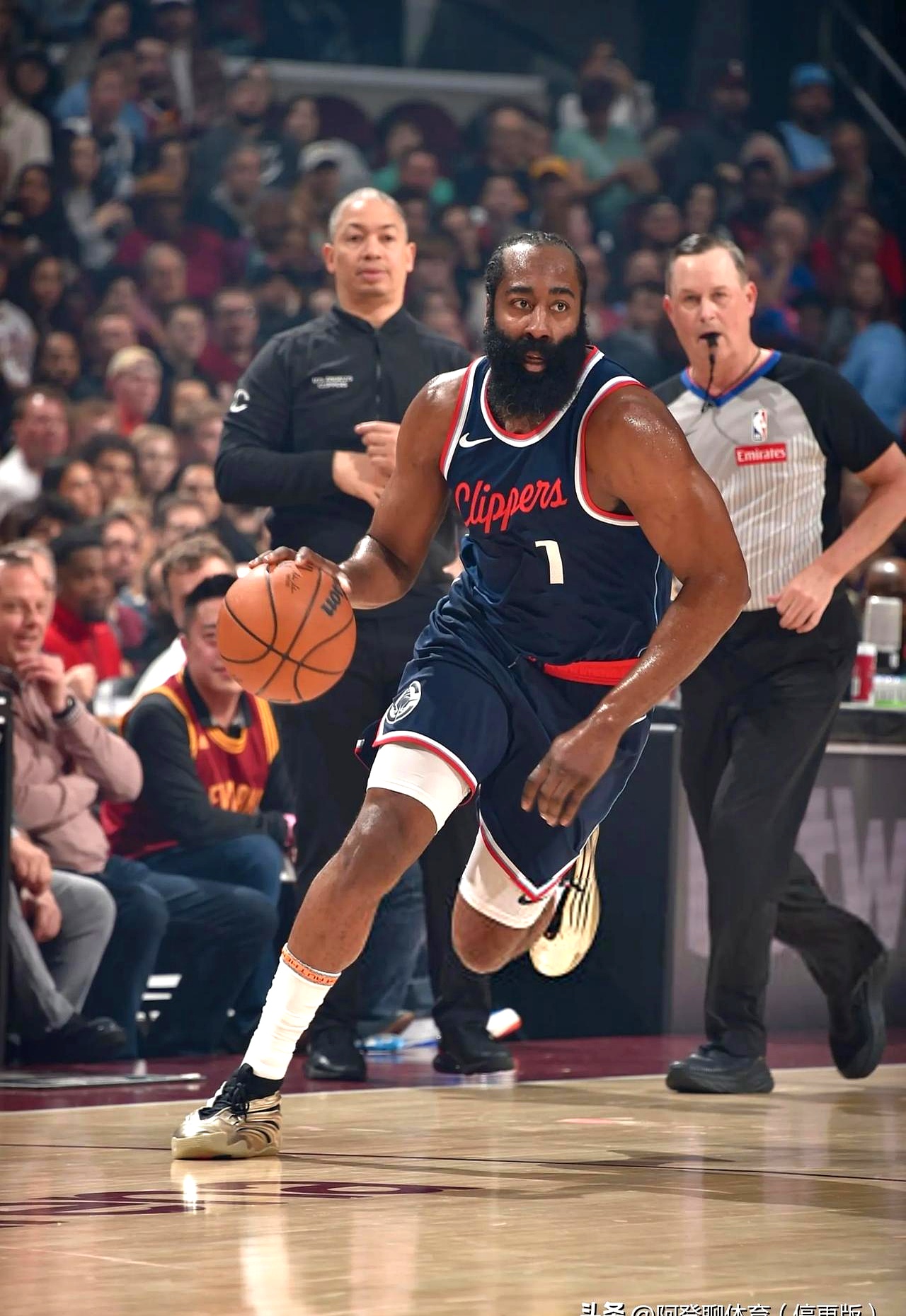 快船主场险胜国王，保持不败势头