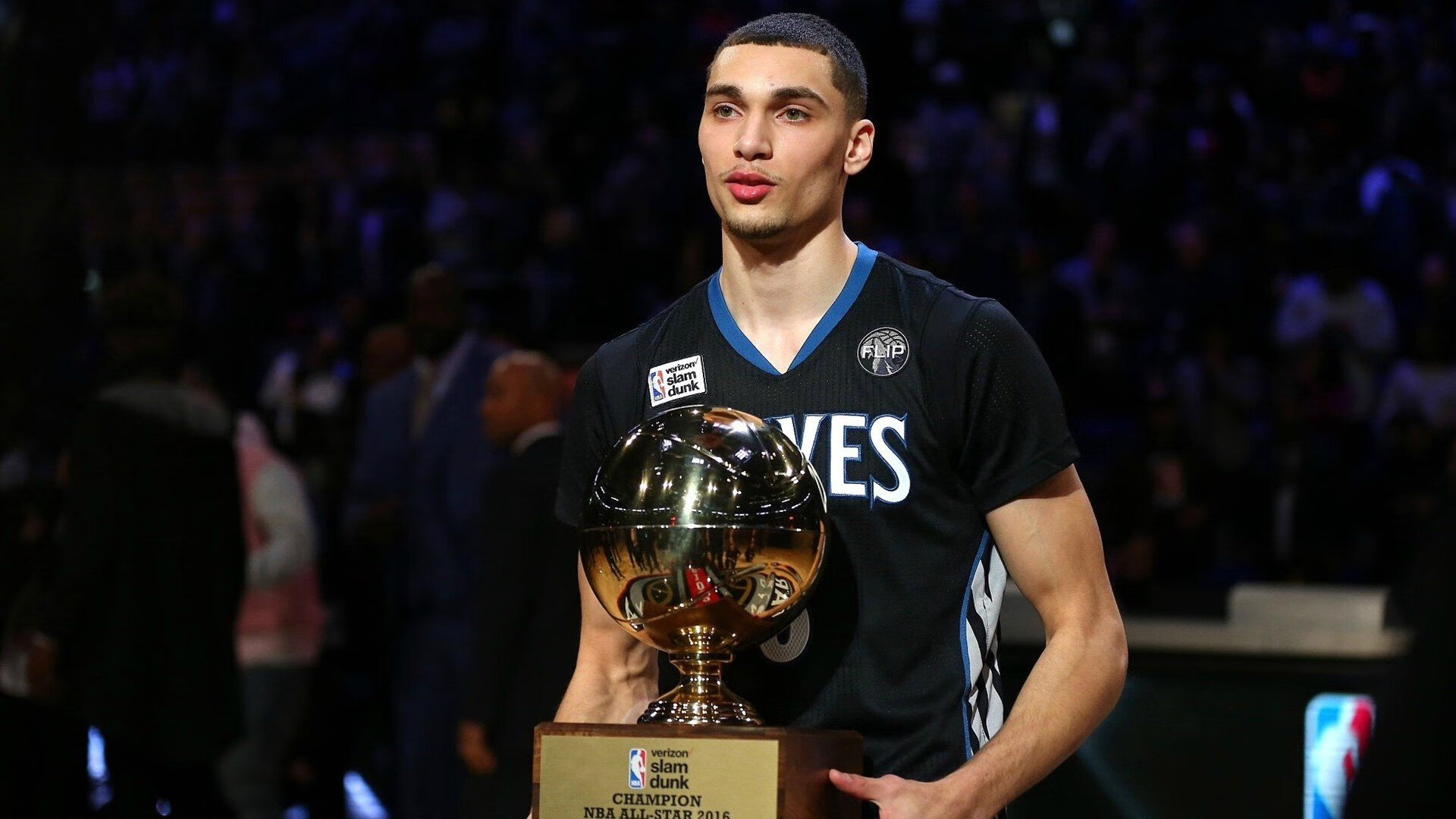 布克闪耀全场，湖人铁壁全面压制公牛