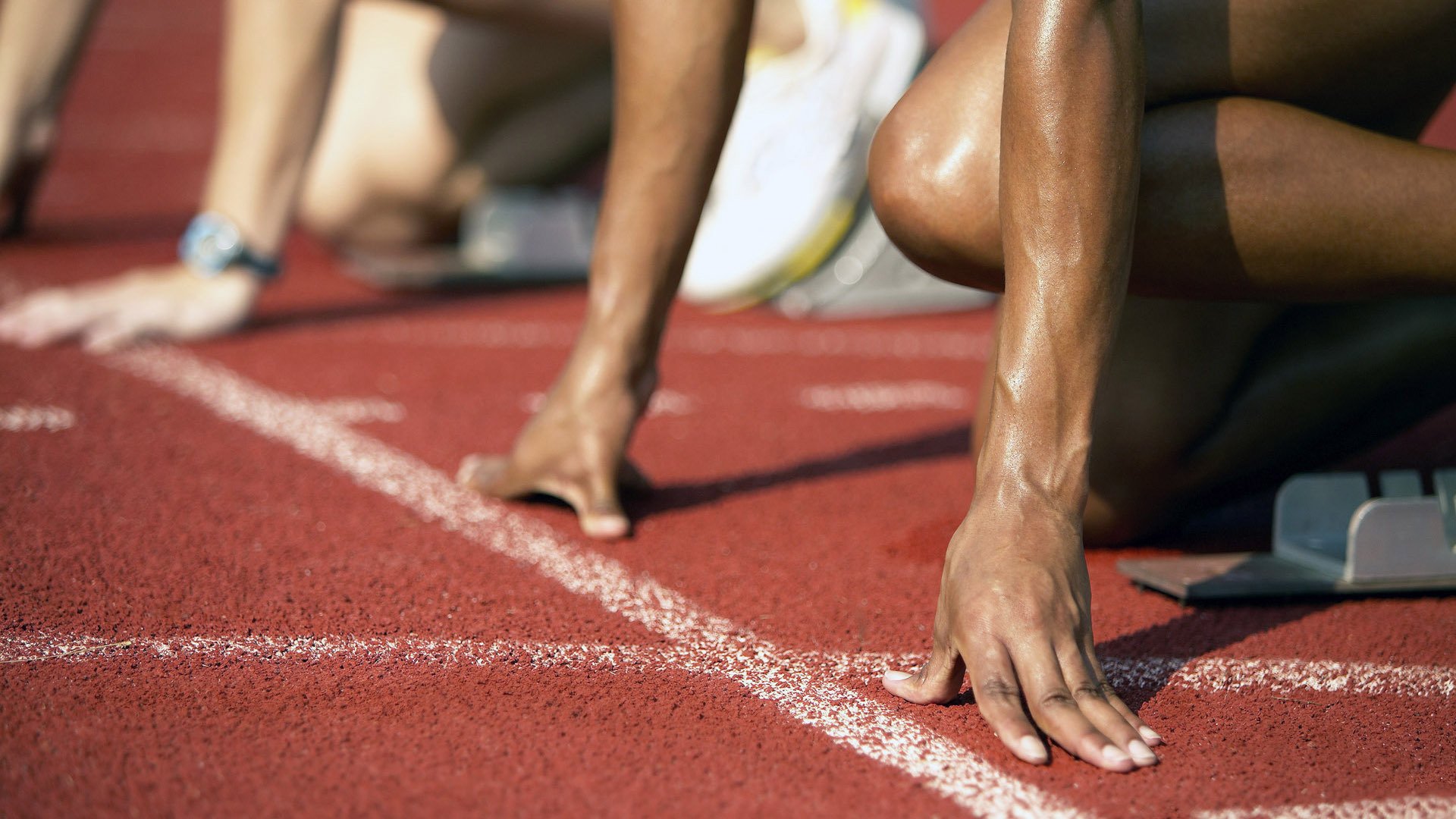 当质疑声如蜂群般袭来，他用一记记重锤砸碎所有问号—恩比德活塞夜封神记