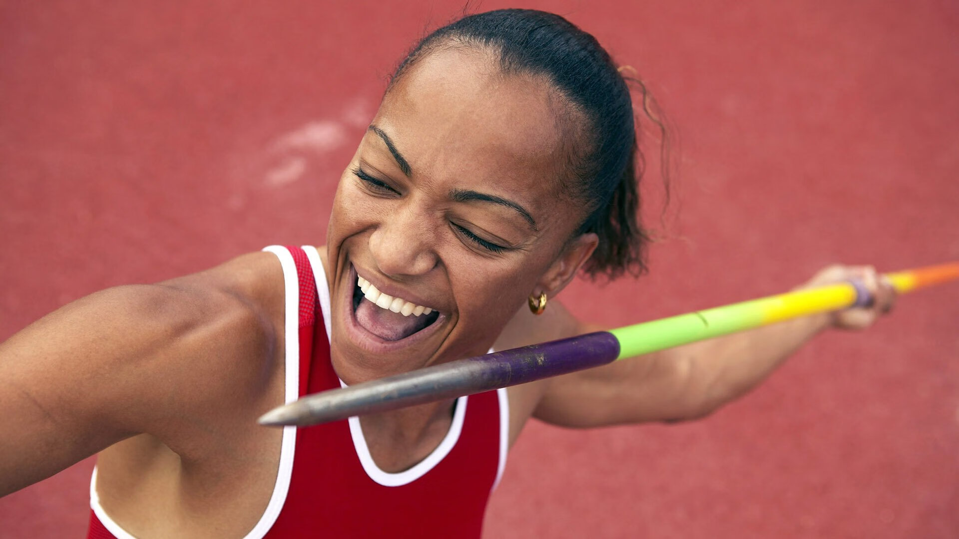 当质疑声如蜂群般袭来，他用一记记重锤砸碎所有问号—恩比德活塞夜封神记