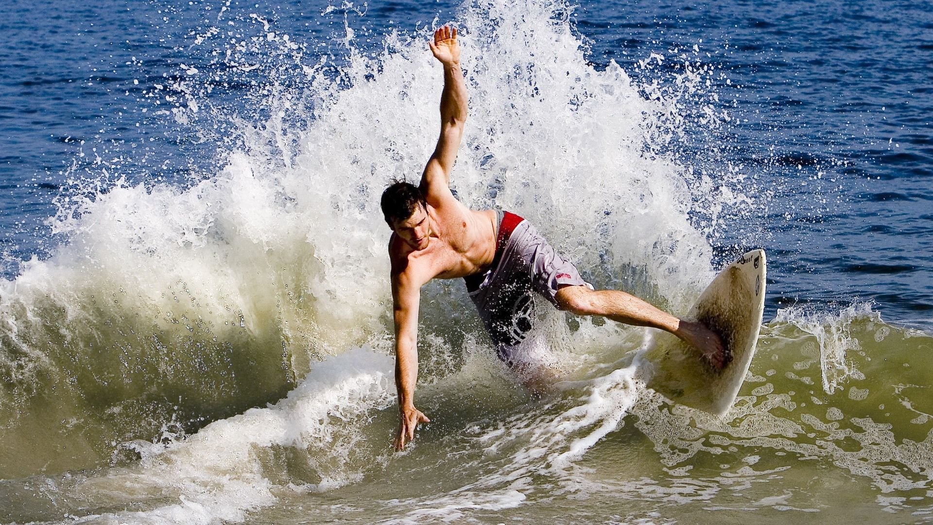 绝境中的领航者，诺里斯扛起全队，红牛车队史诗级翻盘哈斯车队